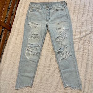 Sold-light Wash Ripped Tomgirl Jean